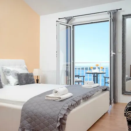 Roso - Zf Hvar * חוואר