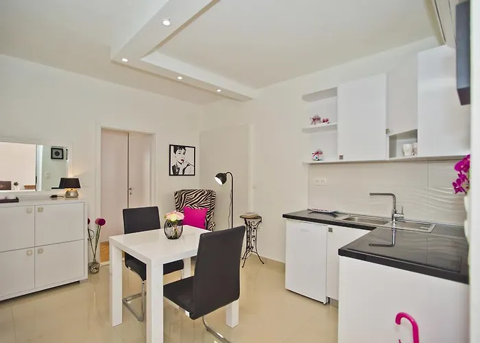 Roso - Zf Hvar 흐바르