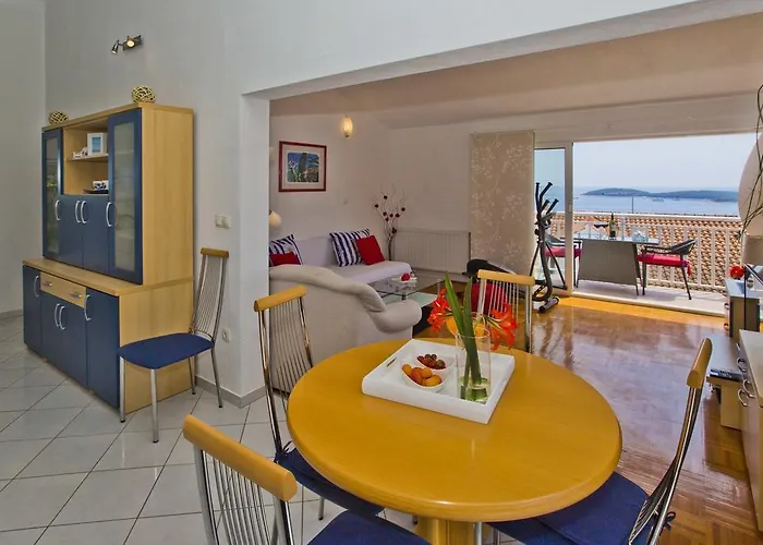 Roso - Zf Hvar 흐바르